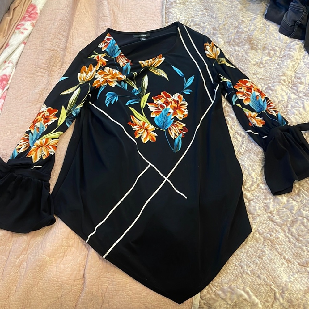 Alfini sleeve detail tunic top.